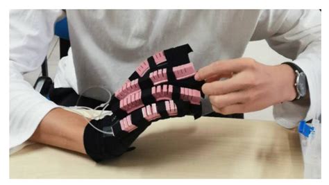 sexog|A Soft Exoskeleton Glove for Hand Bilateral Training via Surface。